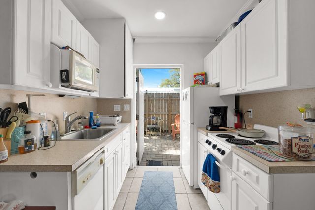 413 SW 11th Street, Fort Lauderdale, FL 33315