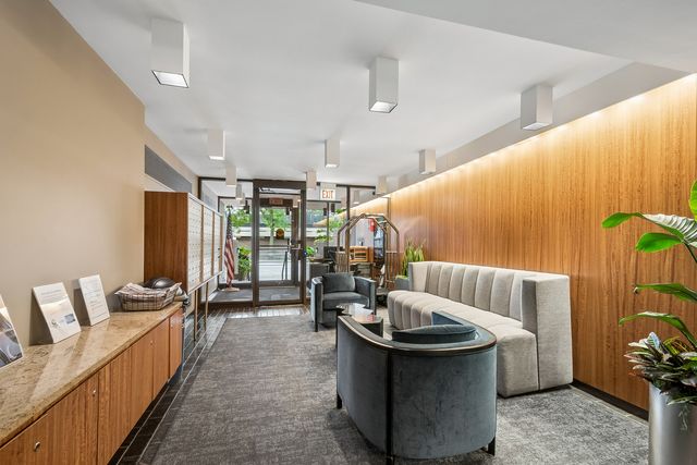 1555 N Sandburg Terrace 512K, Chicago, IL 60610