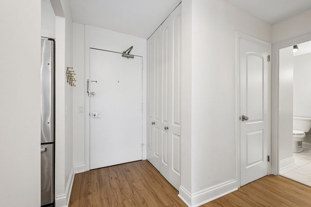 1555 N Sandburg Terrace 512K, Chicago, IL 60610