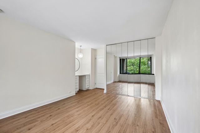 1555 N Sandburg Terrace 512K, Chicago, IL 60610