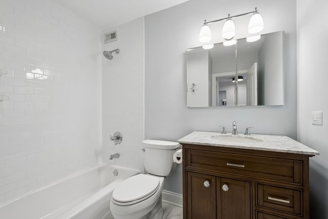 1555 N Sandburg Terrace 512K, Chicago, IL 60610