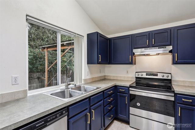8411 68th Avenue Ct SW, Lakewood, WA 98499