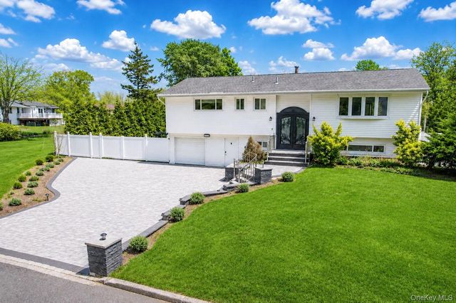 3 Katonah Place, Dix Hills, NY 11746