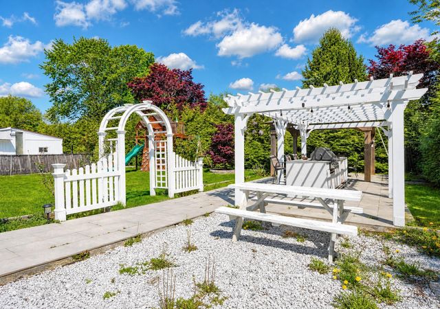 3 Katonah Place, Dix Hills, NY 11746