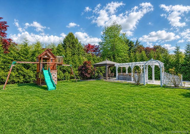 3 Katonah Place, Dix Hills, NY 11746