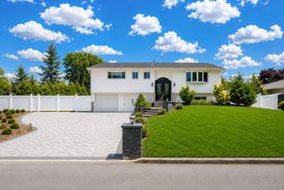 3 Katonah Place, Dix Hills, NY 11746