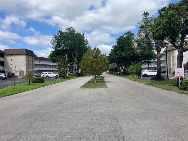 4800 NW 35th Street 607, Lauderdale Lakes, FL 33319