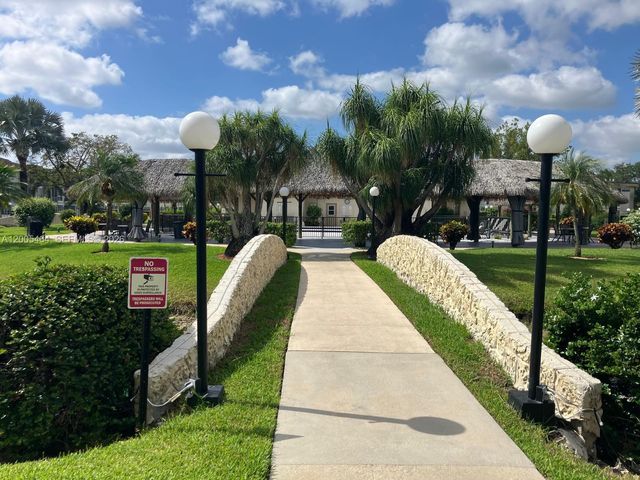 4800 NW 35th Street 607, Lauderdale Lakes, FL 33319