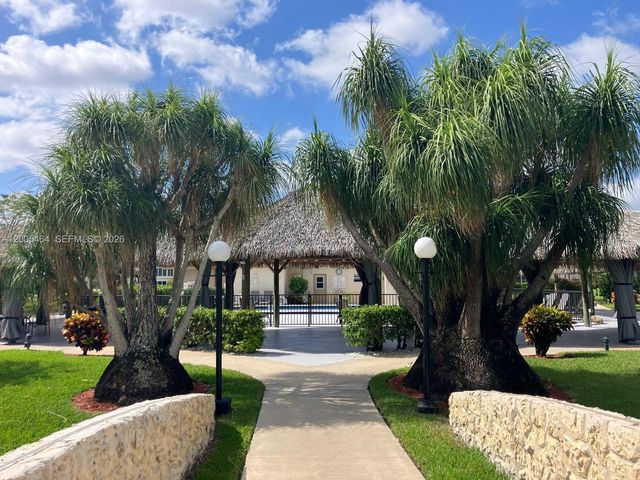 4800 NW 35th Street 607, Lauderdale Lakes, FL 33319