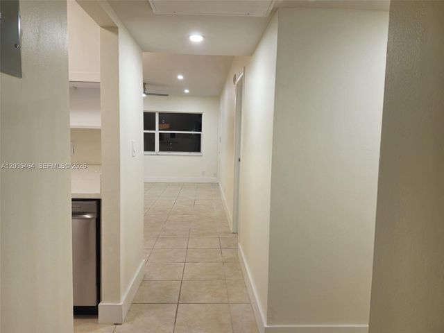 4800 NW 35th Street 607, Lauderdale Lakes, FL 33319