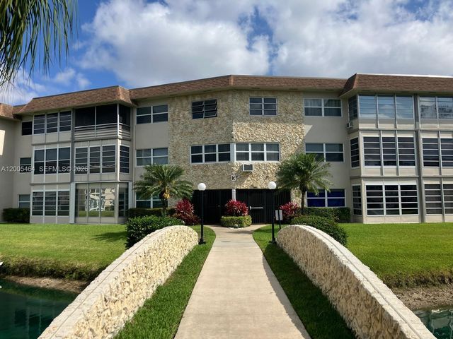 4800 NW 35th Street 607, Lauderdale Lakes, FL 33319