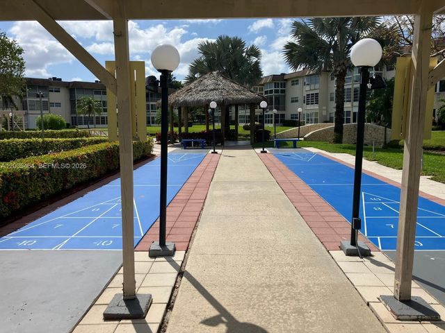 4800 NW 35th Street 607, Lauderdale Lakes, FL 33319