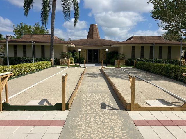 4800 NW 35th Street 607, Lauderdale Lakes, FL 33319