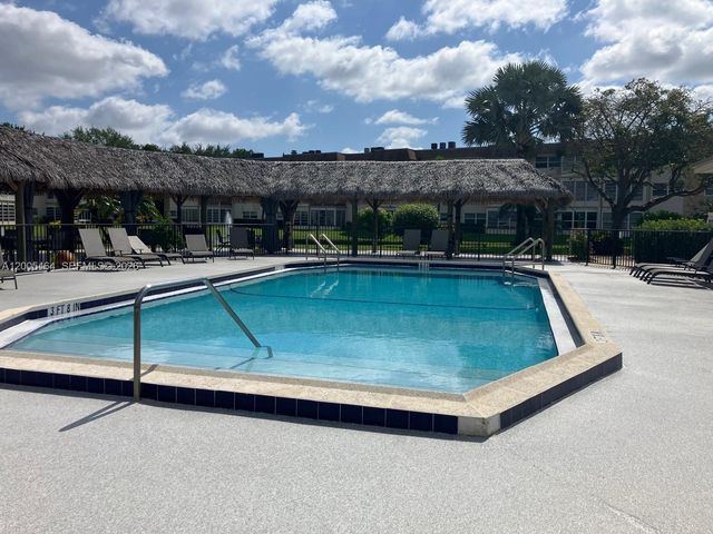 4800 NW 35th Street 607, Lauderdale Lakes, FL 33319