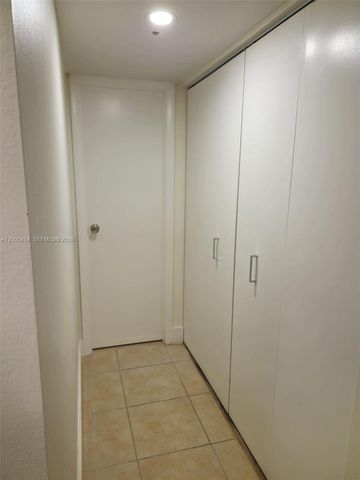 4800 NW 35th Street 607, Lauderdale Lakes, FL 33319