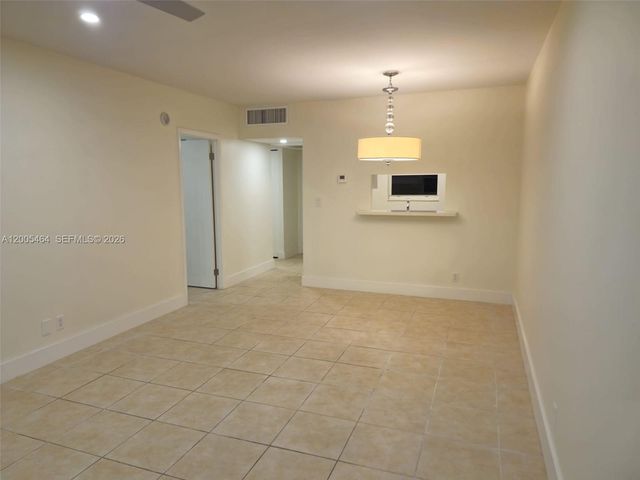 4800 NW 35th Street 607, Lauderdale Lakes, FL 33319