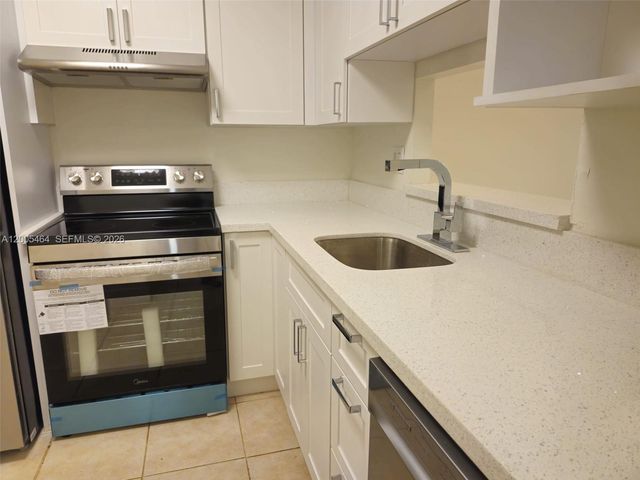 4800 NW 35th Street 607, Lauderdale Lakes, FL 33319