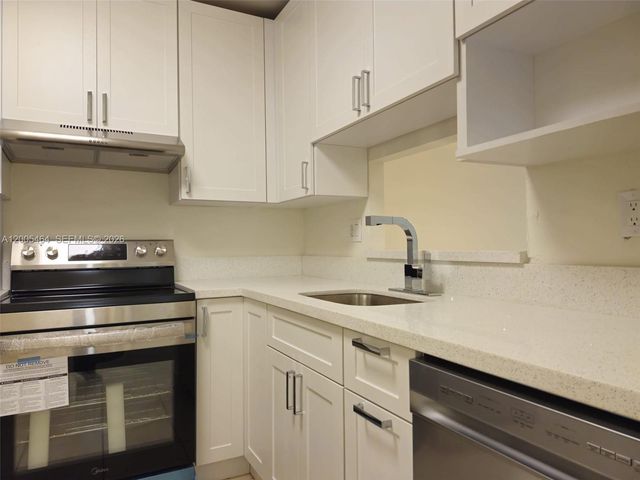 4800 NW 35th Street 607, Lauderdale Lakes, FL 33319