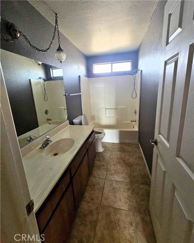 22684 Powhatan, Apple Valley, CA 92308