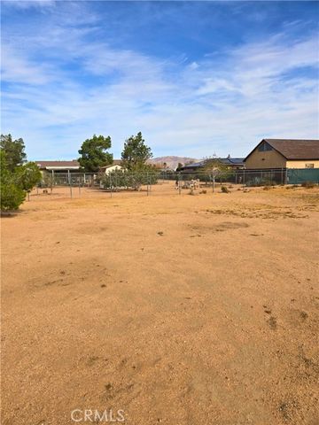 22684 Powhatan, Apple Valley, CA 92308