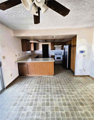 22684 Powhatan, Apple Valley, CA 92308