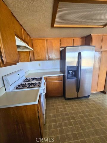 22684 Powhatan, Apple Valley, CA 92308