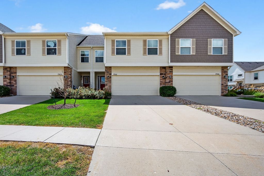 7914 Cottonwood Lane, West Des Moines, IA 50266