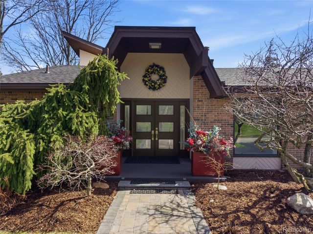 4749 Tara Court, West Bloomfield Charter Township, MI 48323