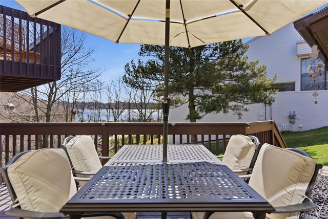 4749 Tara Court, West Bloomfield Charter Township, MI 48323