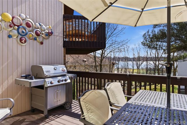 4749 Tara Court, West Bloomfield Charter Township, MI 48323