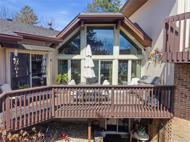 4749 Tara Court, West Bloomfield Charter Township, MI 48323