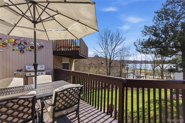 4749 Tara Court, West Bloomfield Charter Township, MI 48323