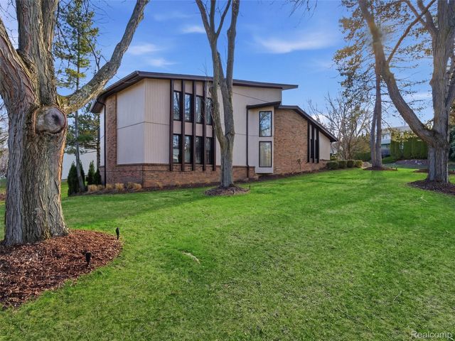 4749 Tara Court, West Bloomfield Charter Township, MI 48323