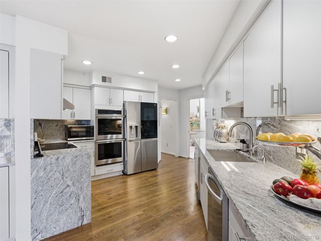 4749 Tara Court, West Bloomfield Charter Township, MI 48323