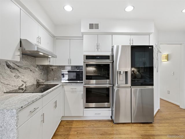 4749 Tara Court, West Bloomfield Charter Township, MI 48323