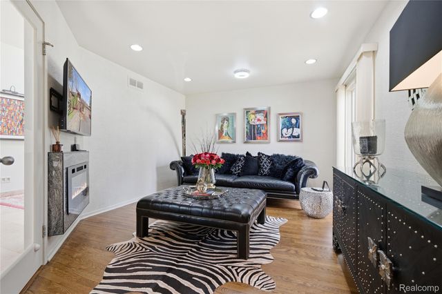 4749 Tara Court, West Bloomfield Charter Township, MI 48323