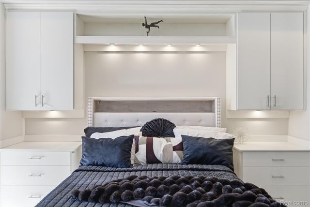 4749 Tara Court, West Bloomfield Charter Township, MI 48323