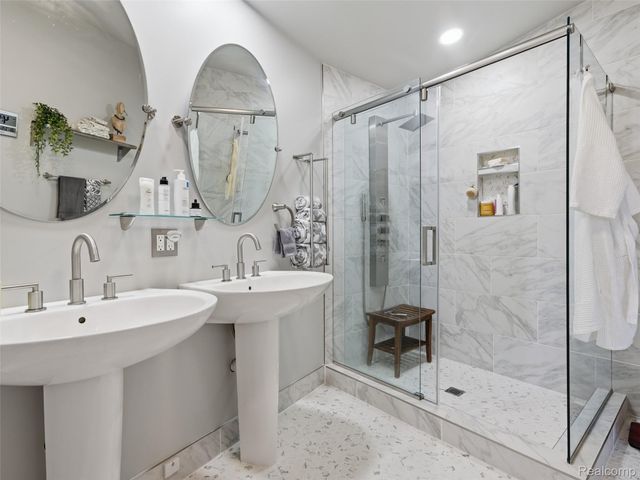 4749 Tara Court, West Bloomfield Charter Township, MI 48323