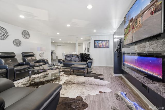 4749 Tara Court, West Bloomfield Charter Township, MI 48323