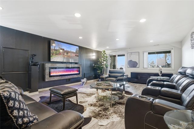 4749 Tara Court, West Bloomfield Charter Township, MI 48323