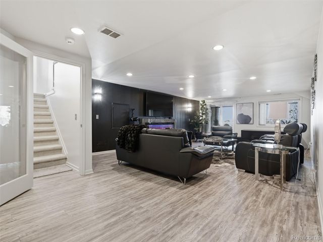 4749 Tara Court, West Bloomfield Charter Township, MI 48323