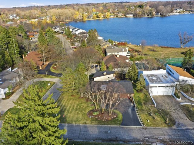 4749 Tara Court, West Bloomfield Charter Township, MI 48323