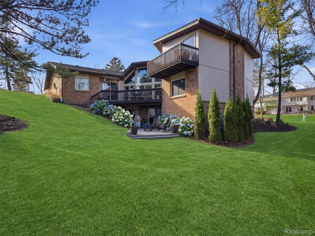 4749 Tara Court, West Bloomfield Charter Township, MI 48323