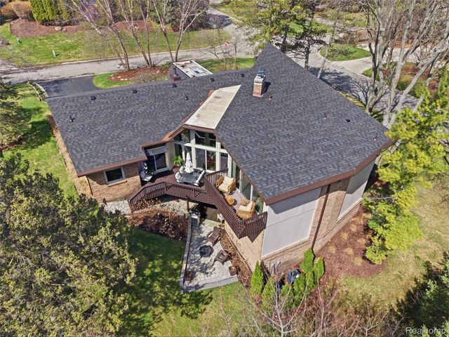 4749 Tara Court, West Bloomfield Charter Township, MI 48323