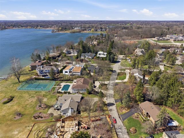 4749 Tara Court, West Bloomfield Charter Township, MI 48323