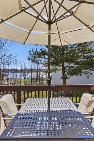 4749 Tara Court, West Bloomfield Charter Township, MI 48323