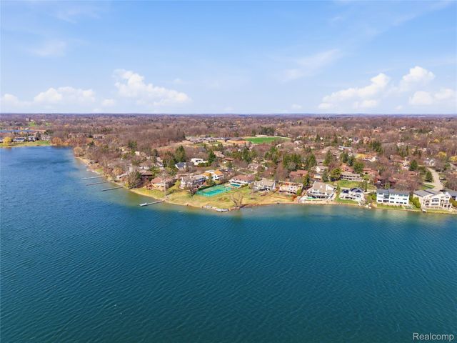 4749 Tara Court, West Bloomfield Charter Township, MI 48323