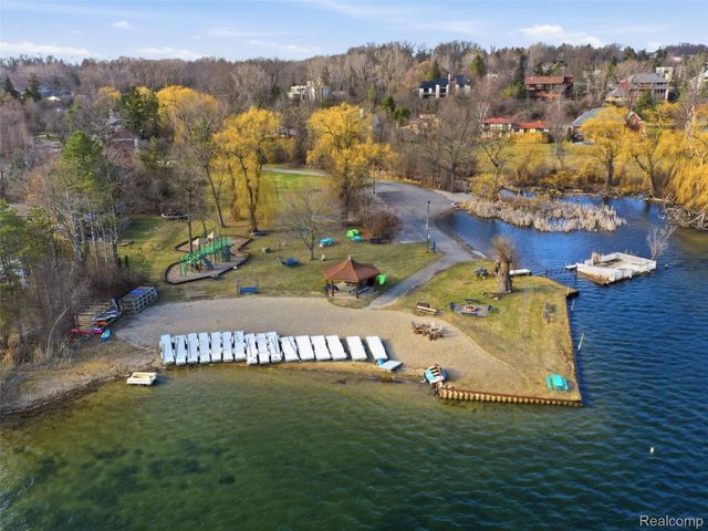 4749 Tara Court, West Bloomfield Charter Township, MI 48323