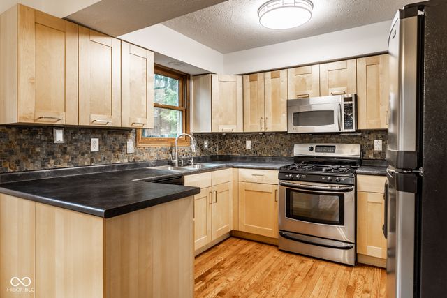 488 E 10th Street, Indianapolis, IN 46202