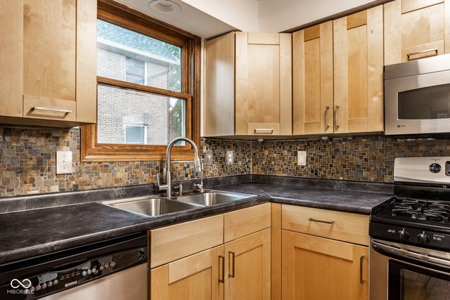 488 E 10th Street, Indianapolis, IN 46202